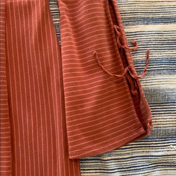 Summer & Sage Bell sleeve dress - Picture 4 of 5